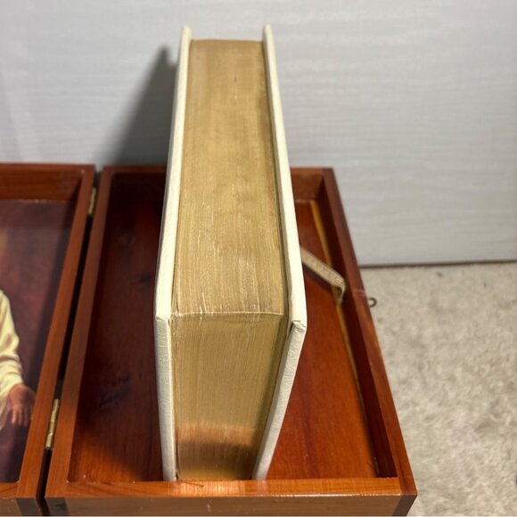 Holy Bible Memorial Edition Illustrated In Wood Box With Jesus Image 9.5 x 6.5" - Picture 11 of 16